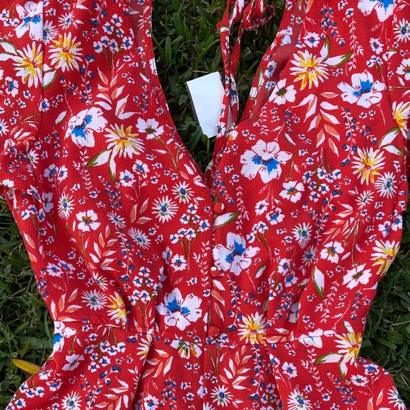 Charlotte Russe red flowery romper - Picture 3 of 4